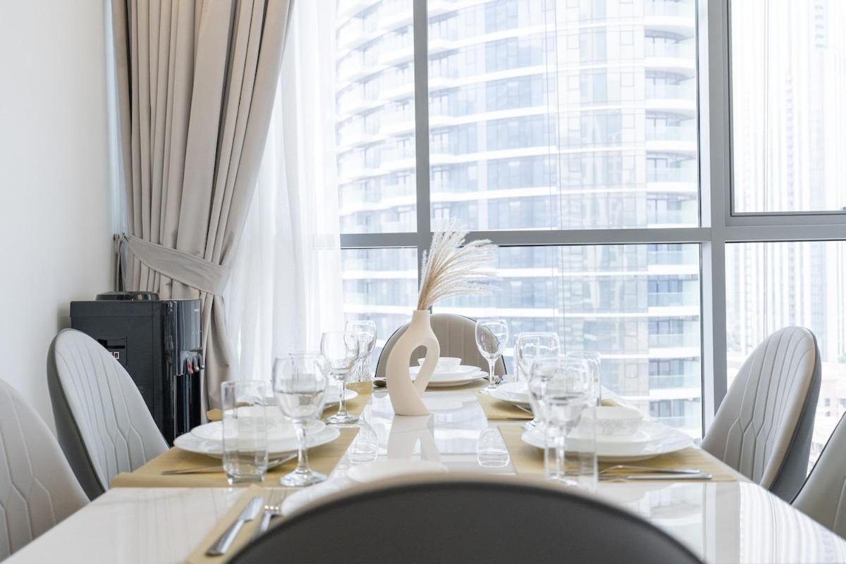 Cool 4-Bedroom Apartment With Burj Views At Bellevue Tower In Downtown ดูไบ ภายนอก รูปภาพ