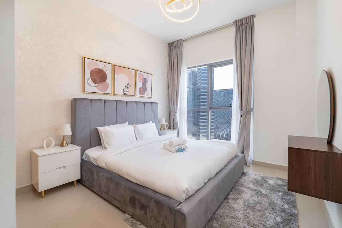 Cool 4-Bedroom Apartment With Burj Views At Bellevue Tower In Downtown ดูไบ ภายนอก รูปภาพ